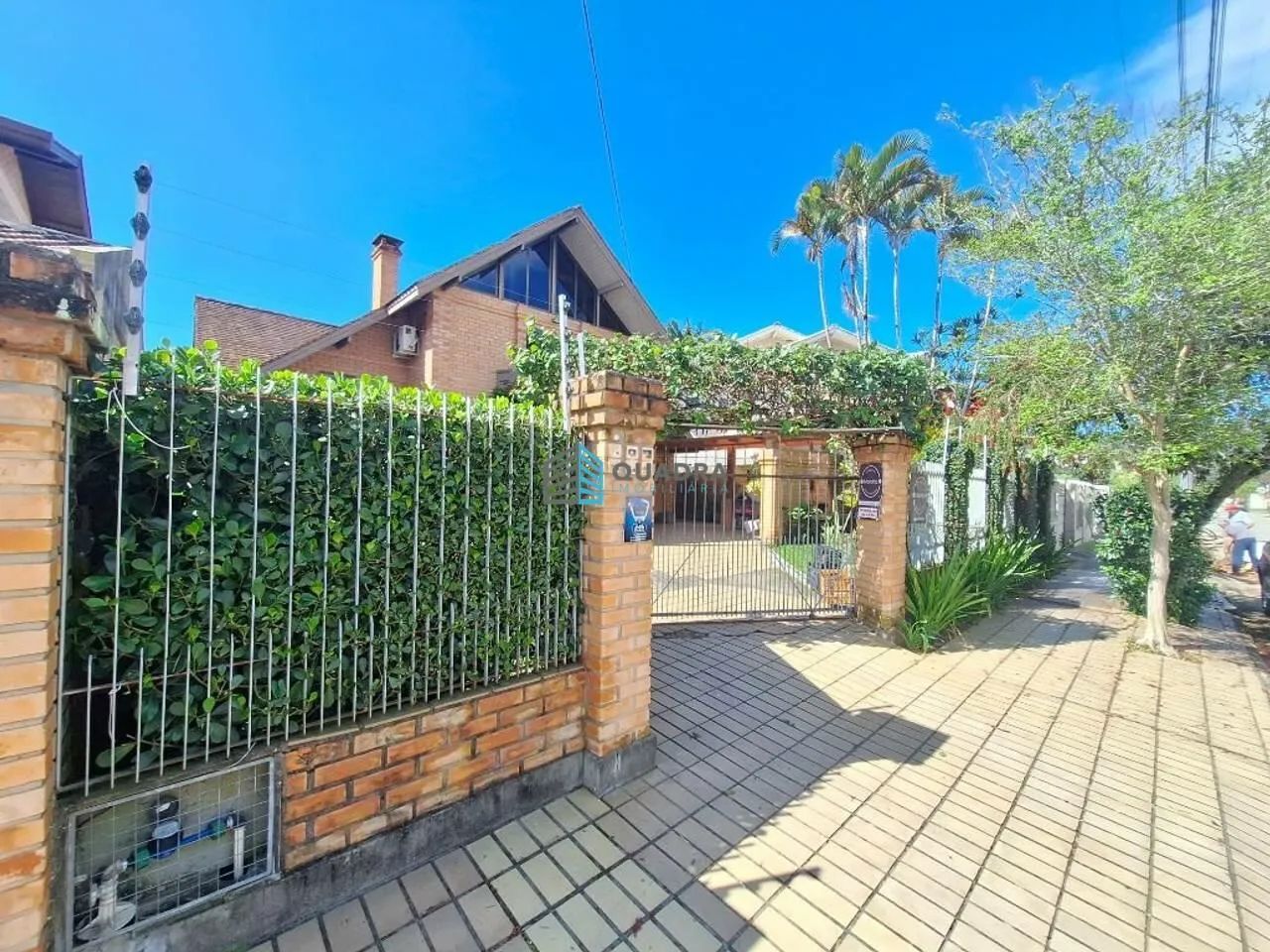 Casa 5 Dormitórios à Venda no Parque São Jorge, Florianópolis !!
