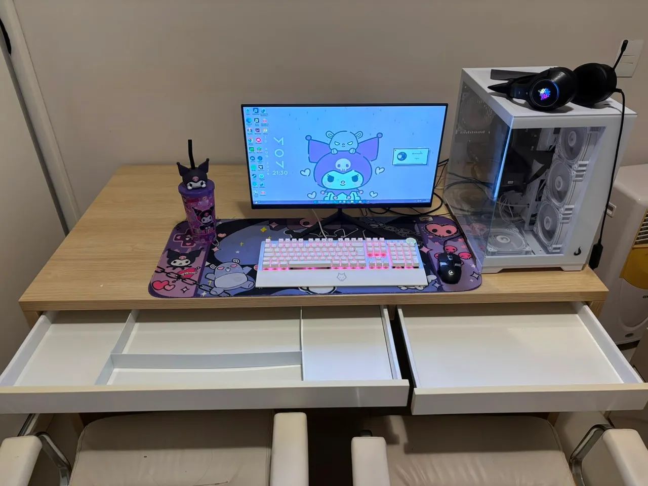 Conjunto de Mesa e Duas Cadeiras Escritório/Consultório Tok&Stok R$1.500,00 - Foto 3