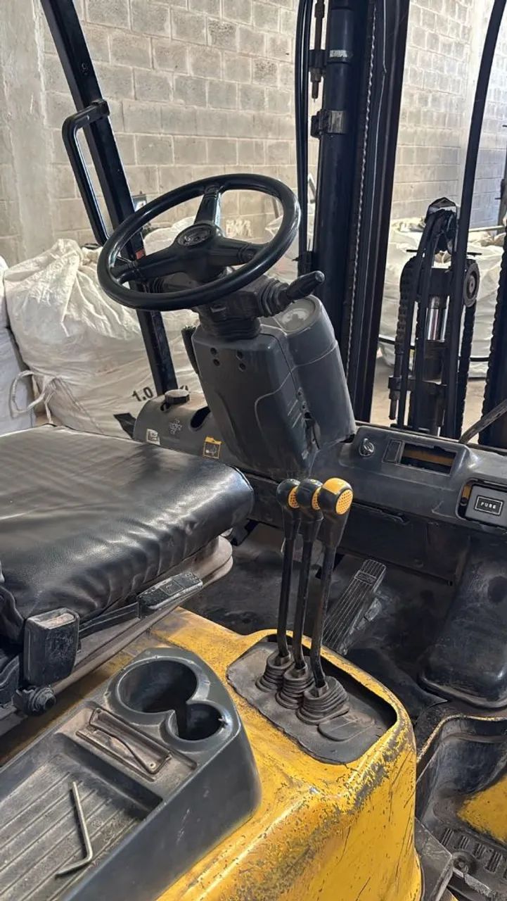 Oportunidade: 2 Empilhadeiras Hyundai 2.5 Ton - Torre Triplex + Deslocador - Foto 4