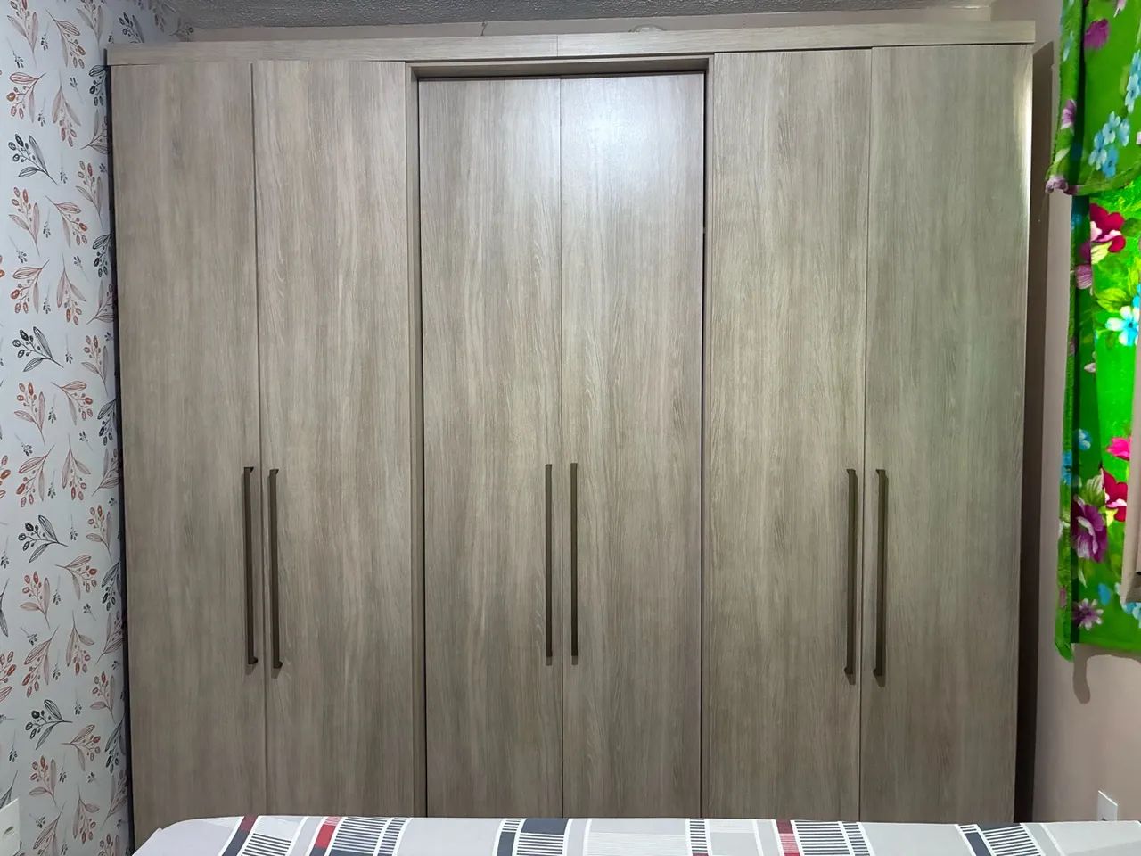 GUARDA-ROUPA CASAL 6 PORTAS 
