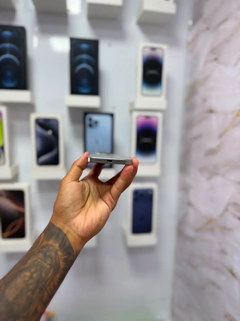 iPhone 15 PRO - 256GB ? R$3.999 - Foto 2