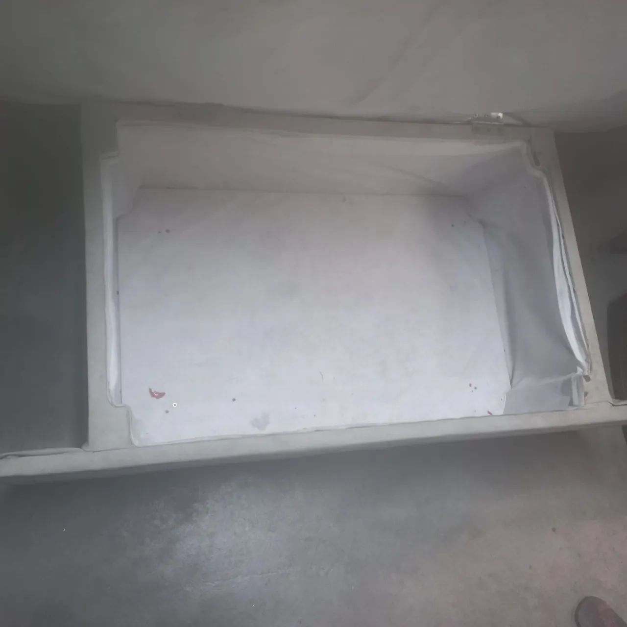Sofa cama retrátil com bau 