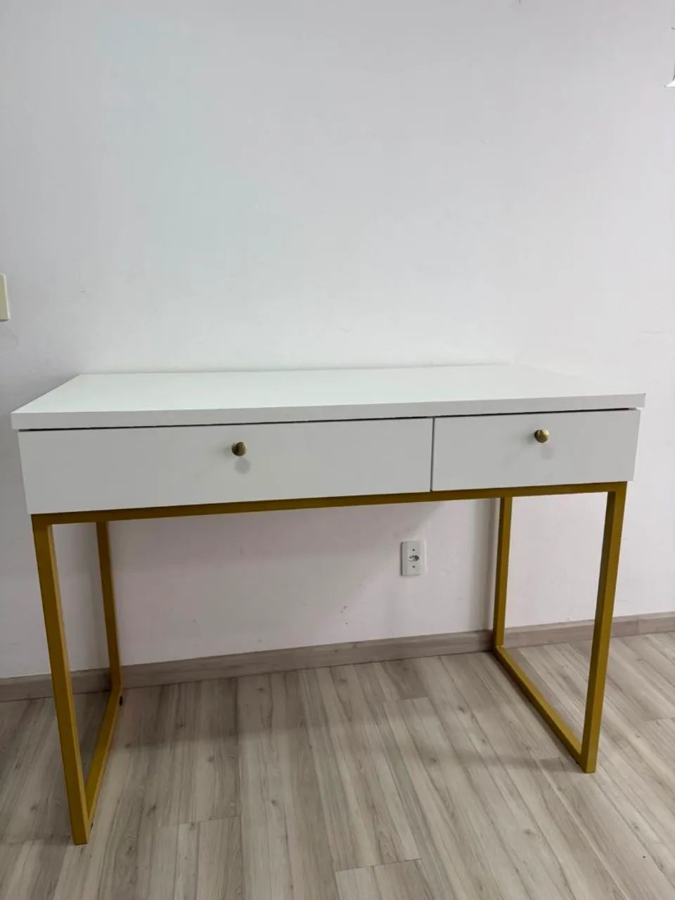 3 Araras com rodinhas + Mesa alta. - Foto 2