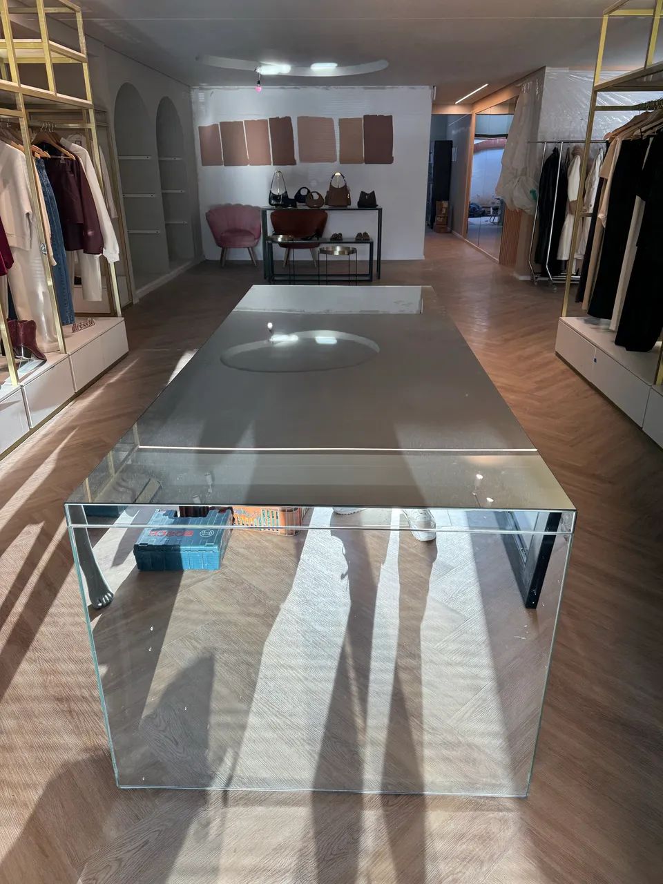 Mesa MDF espelhada com parte interna sem espelho 445639580515061761