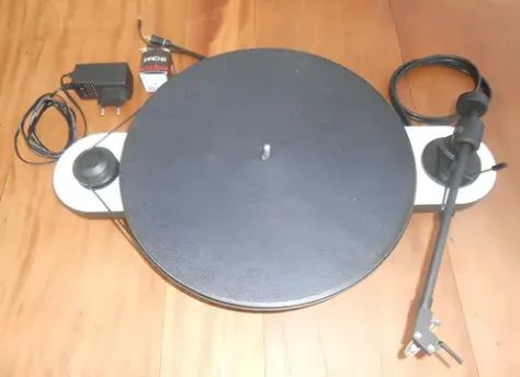 Toca discos Pro-Ject Elemental + capsula Ortofon OM5e s/ phono - Foto 4
