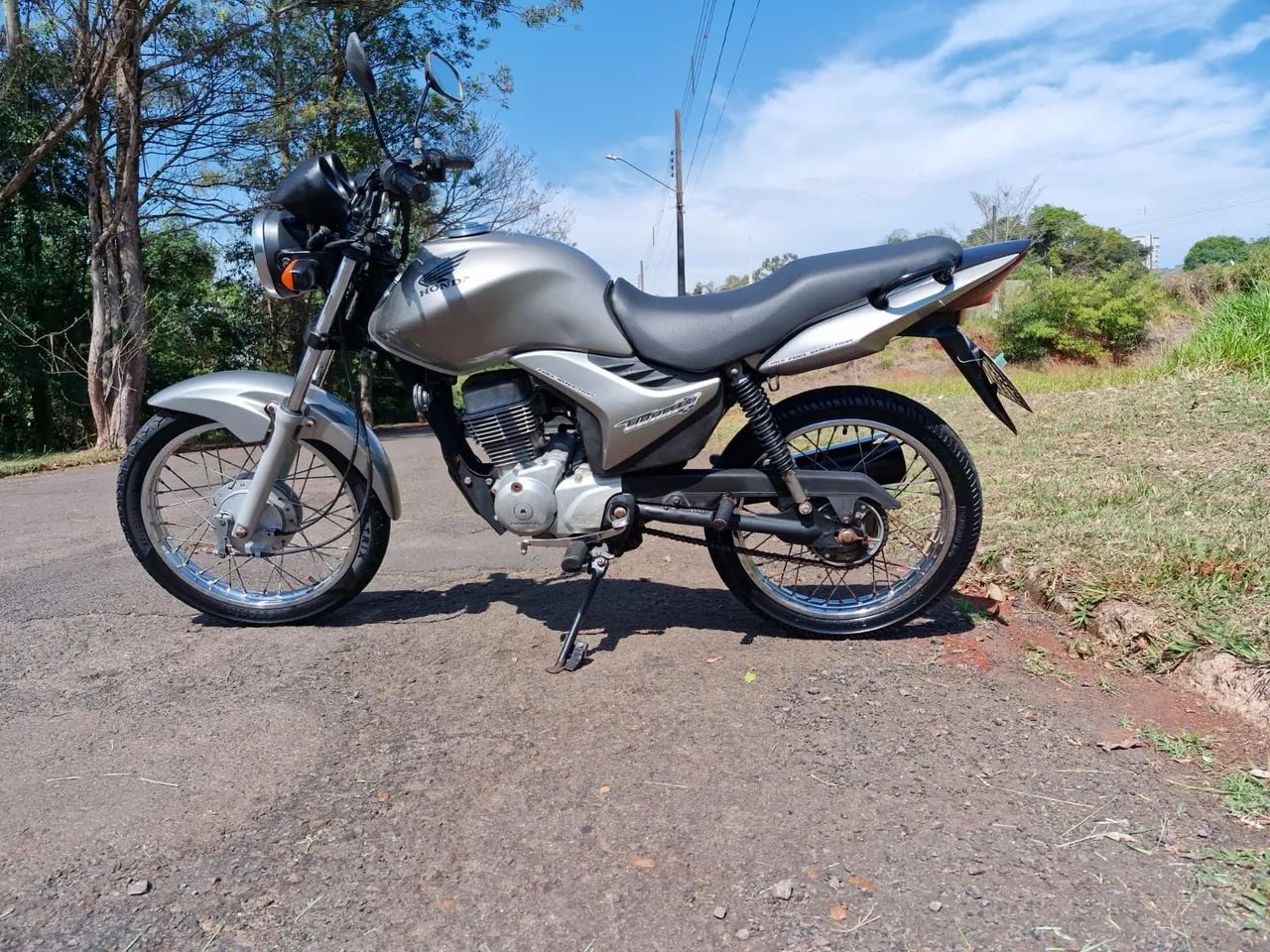 Titan 150 com partida elétrica 
