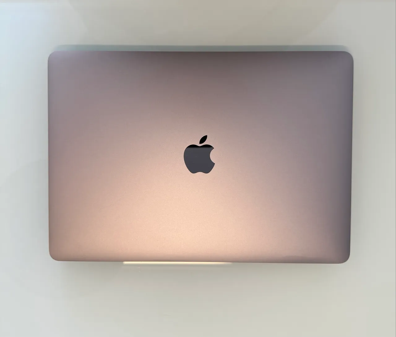 MacBook Air 2022 A2681 Processador: M2 16GB RAM 256GB SSD