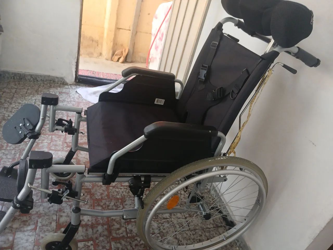 Vendo cadeira de rodas.  - Foto 2