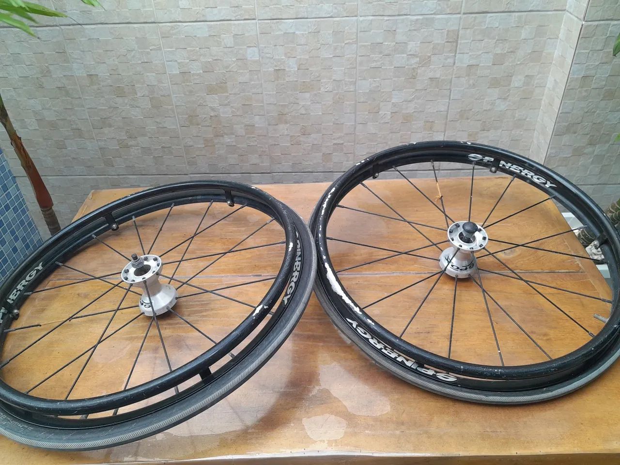 Cadeira de rodas/ Roda completa. 