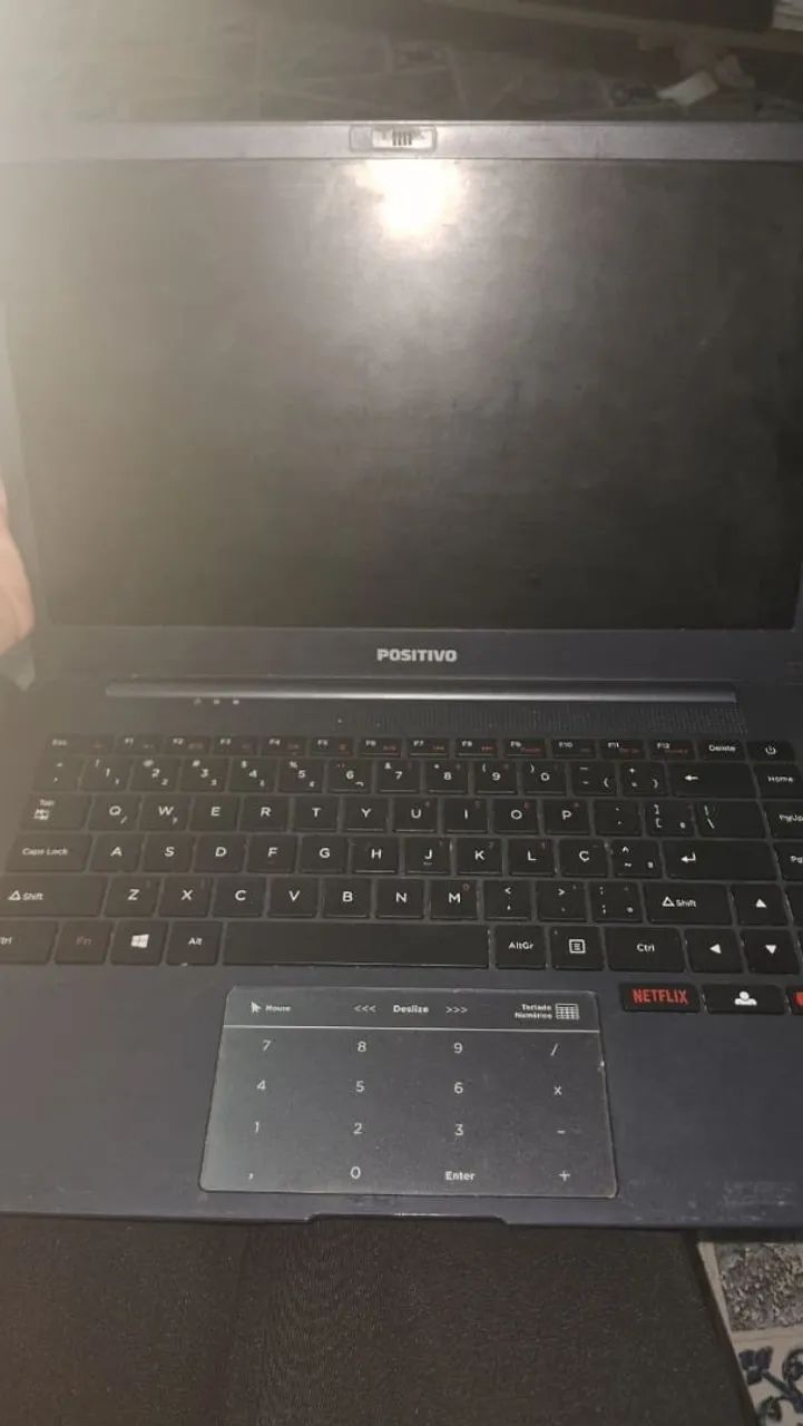 Notebook Positivo Motion, processador Intel Atom x5-Z8350 1.44 GHz, 2 GB de RAM.