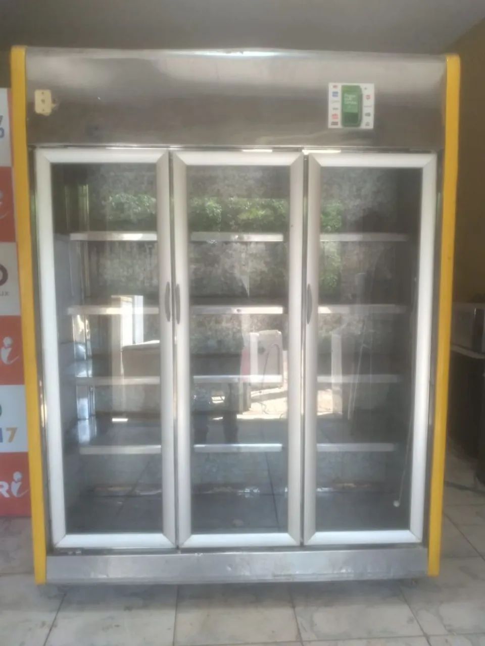 Expositor de frios com 3 porta e 4 prateleiras. 1.50cm - Foto 3
