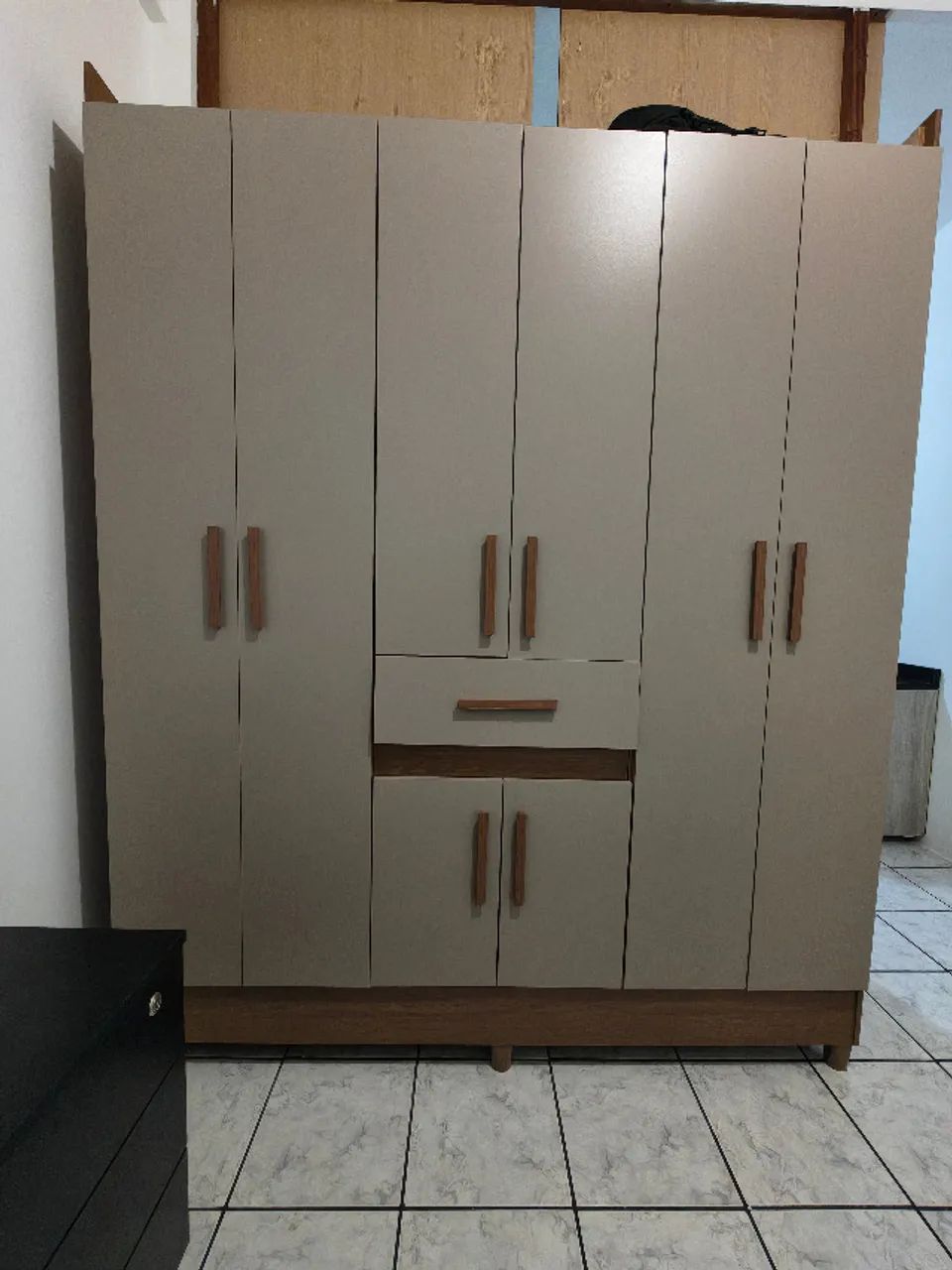 Guarda-Roupa 6 Portas - 3 meses de uso