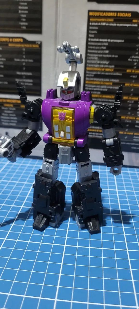 Transformers Legacy Evolution Deluxe Class Bombshell 