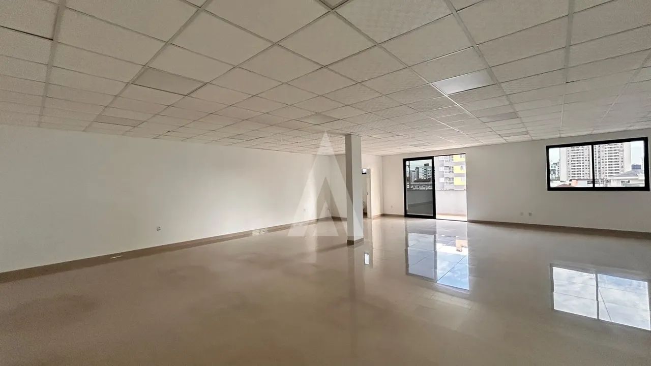 SALA COMERCIAL COM 113,27M² NO BAIRRO ANITA GARIBALDI