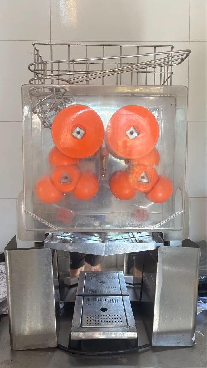 Extratora  de suco automática