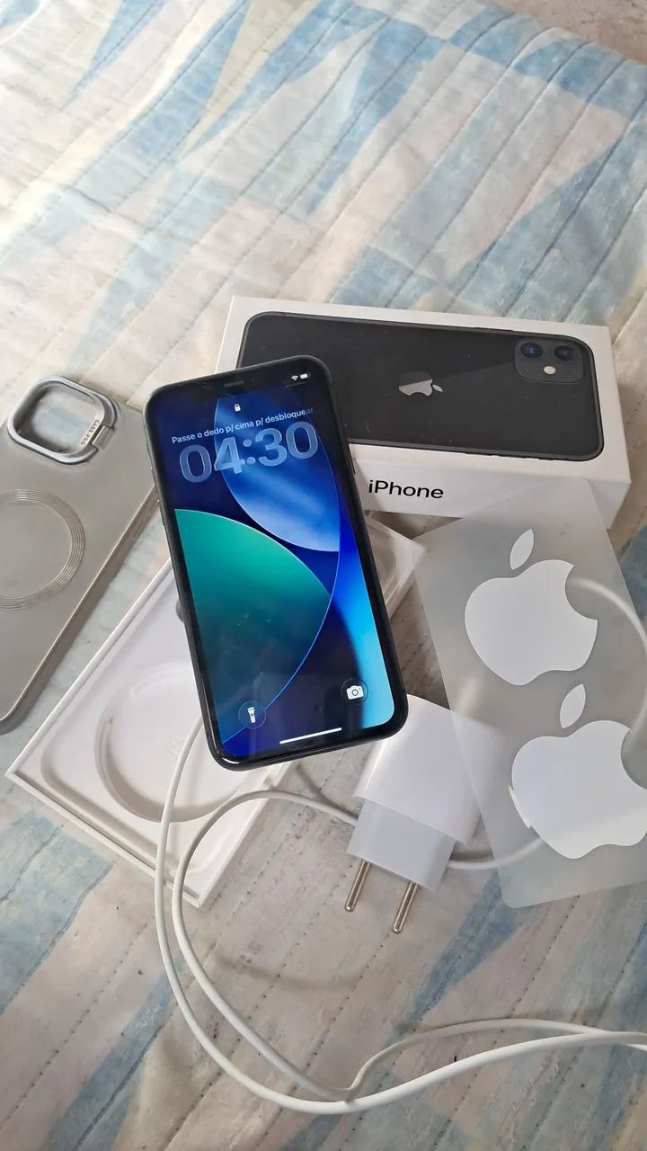 Iphone 11 128Gb com caixa carregador e adersivo! - Foto 2