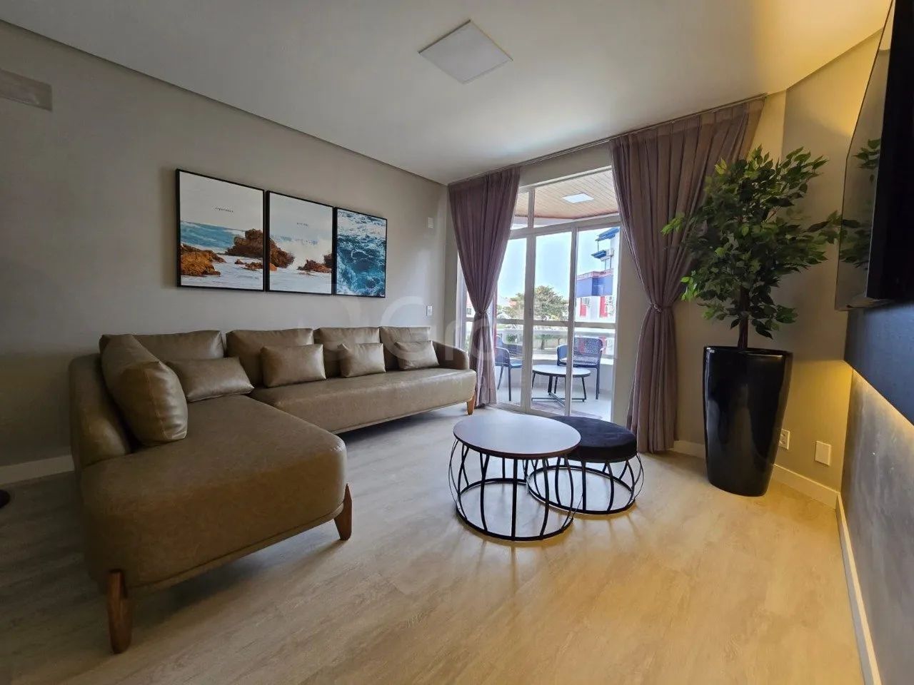 Apartamento com 3 quartos sendo 1 suíte com 96,98m² na Praia Brava.