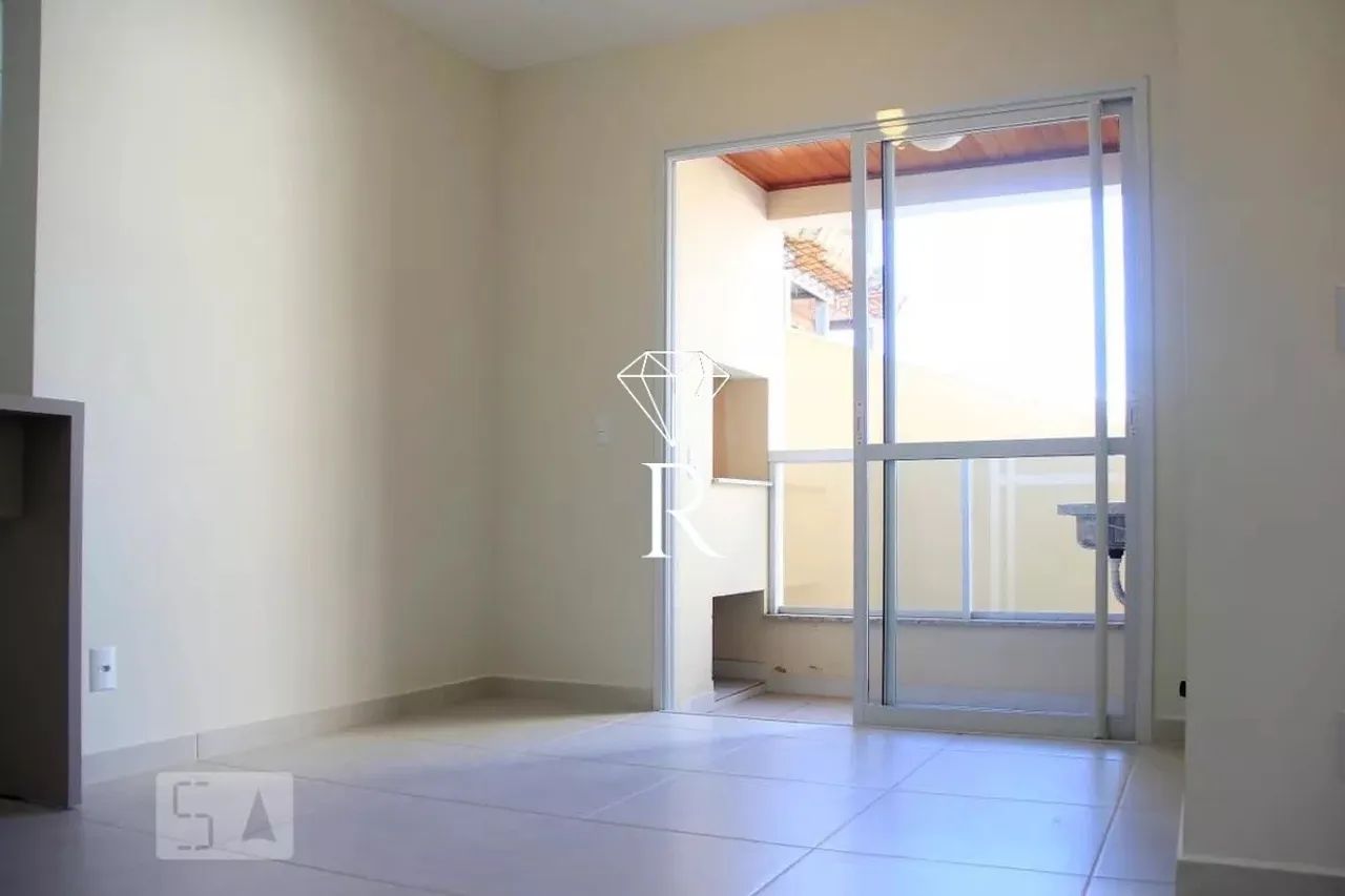Apartamento de 2 quartos no bairro Carvoeira, Florianópolis.