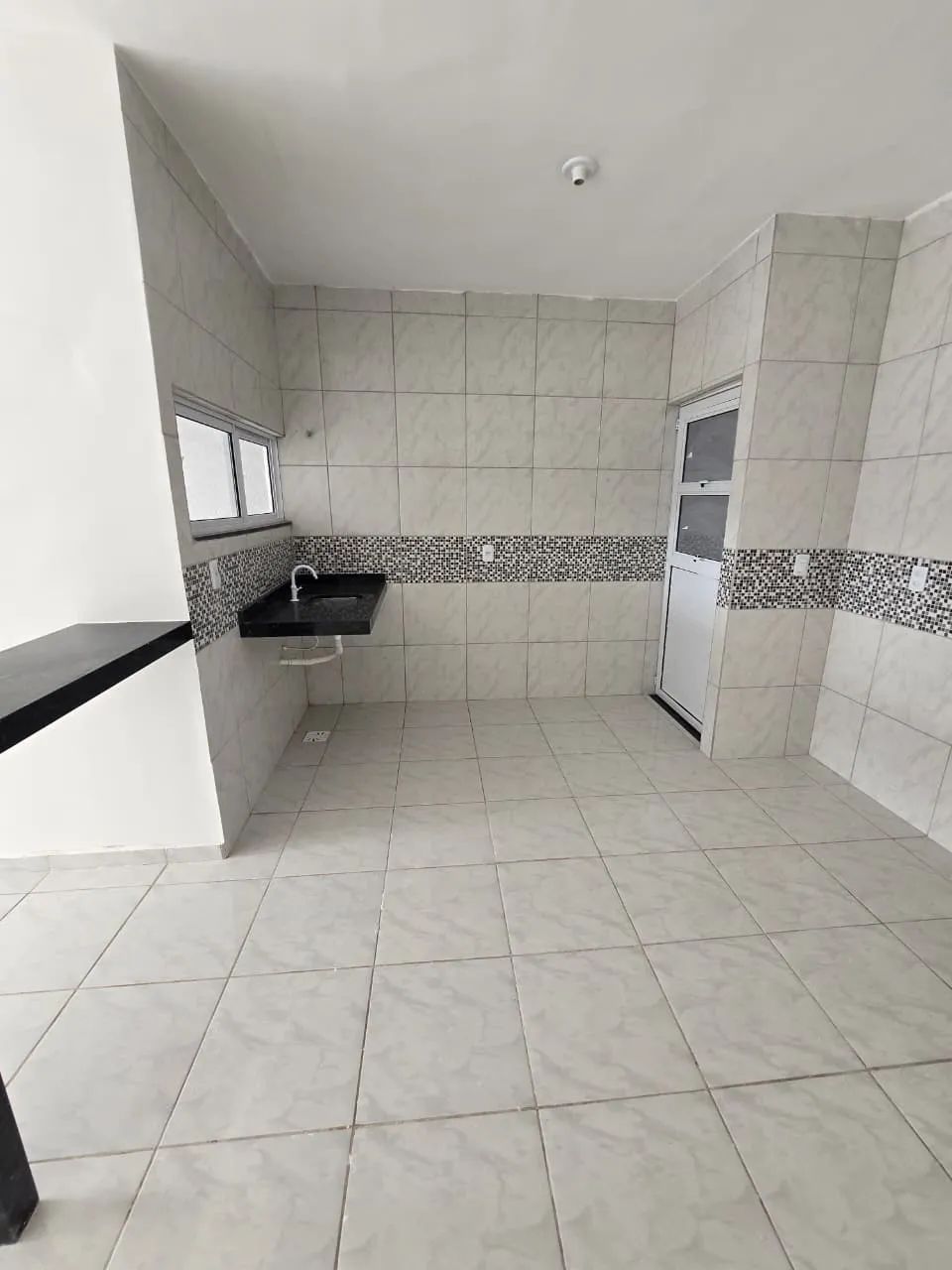 CASA COM 02 SUÍTES - BAIRRO JABUTI - DOCUMENTAÇÃO GRÁTIS E EXCELENTE ESPAÇO INTERNO! - Foto 4