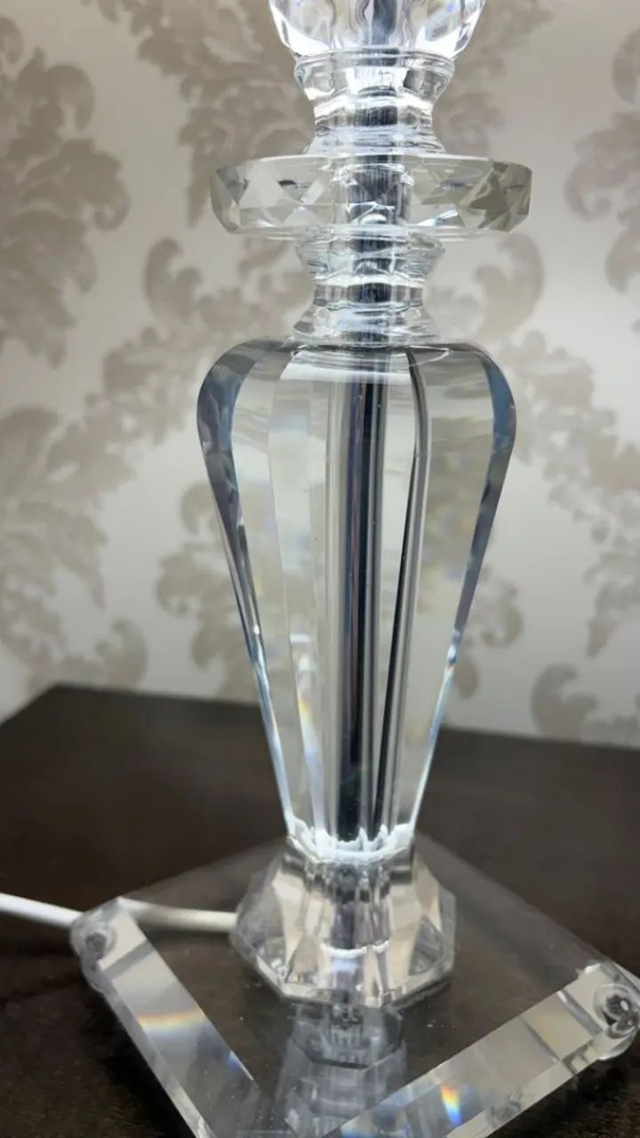 par de abajures de mesa em acrílico transparente - Foto 2