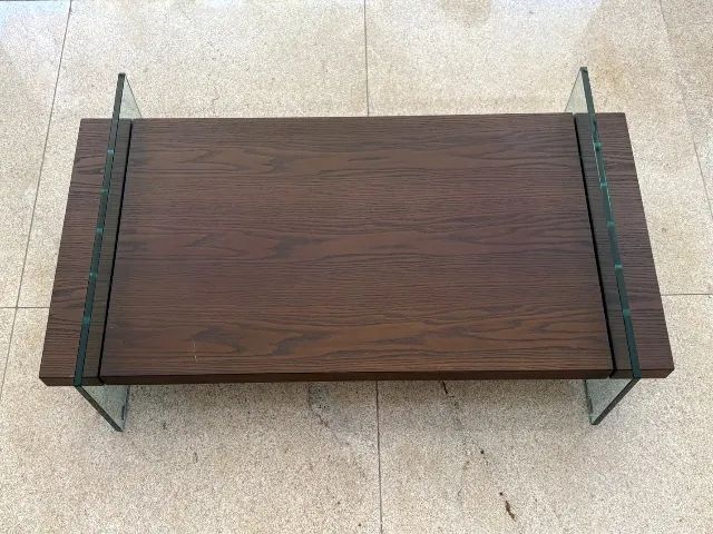 Mesa de Centro Moderna em Madeira com Pés em Vidro - Foto 2