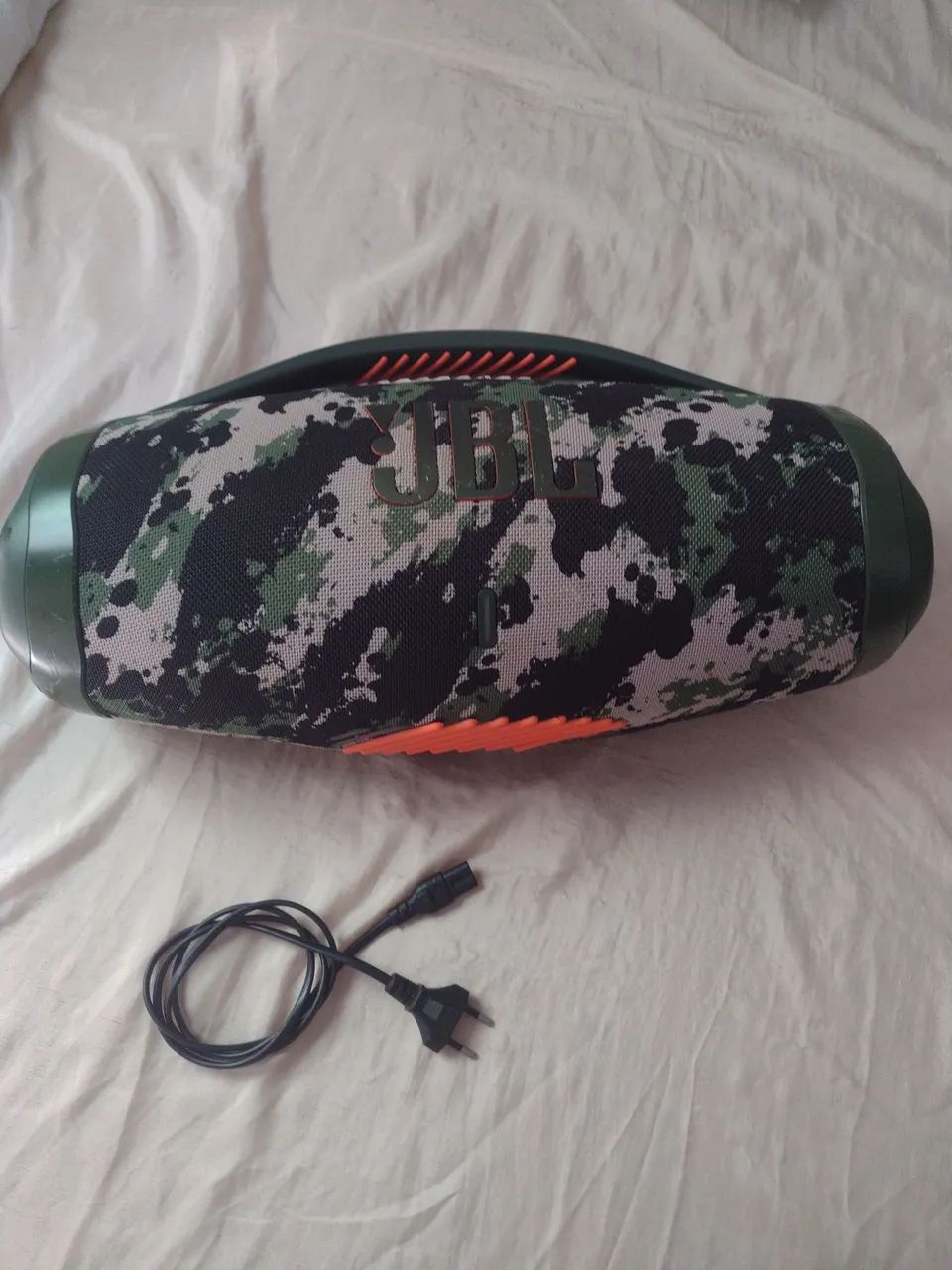 Vendo JBL boombox 3