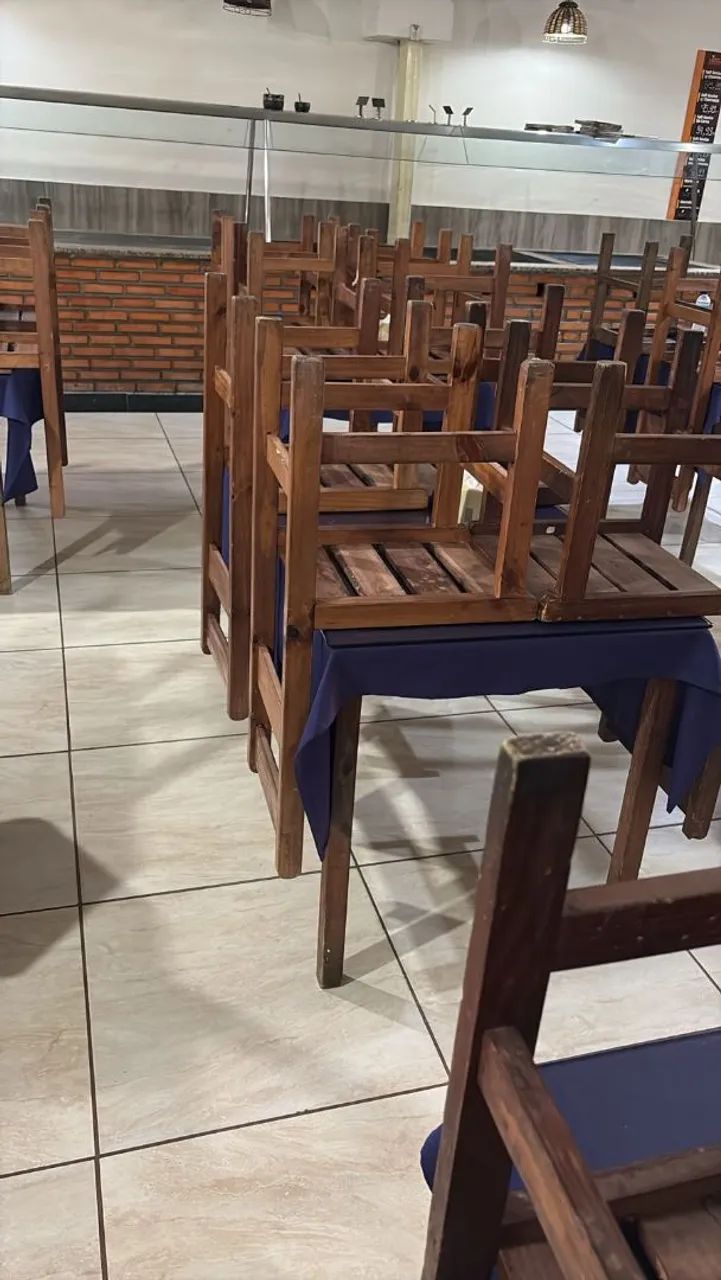 Mesa com 4 cadeiras  - Foto 2