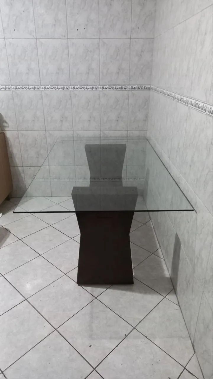 Mesa de jantar com tampo de vidro + 4 cadeiras - Foto 2