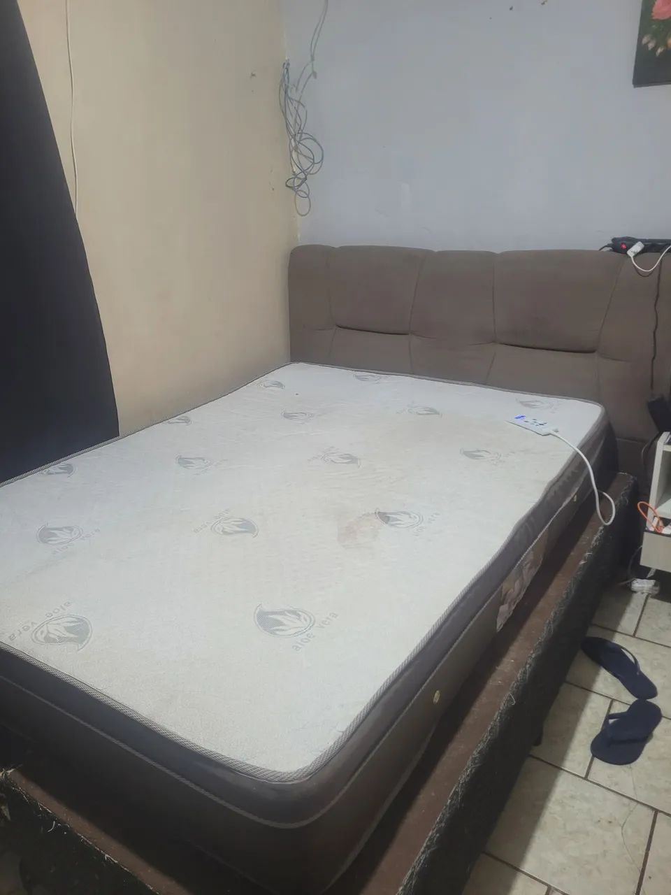 Cama de casal com colchão massageador