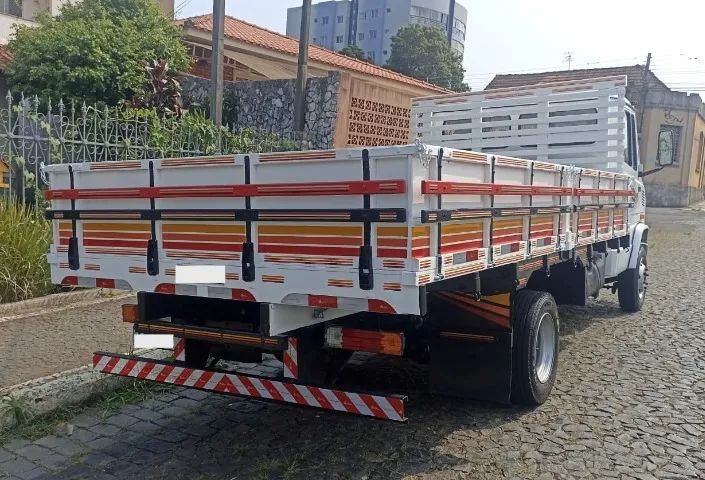 Mercedes 710 carroceria 2012 - Caminhões - Centro, Diadema