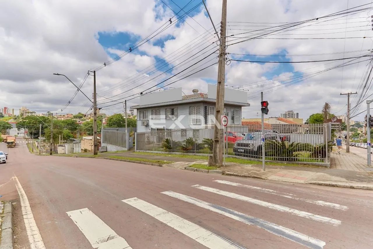 Imóvel de Esquina  Santa Cândida  Excelente Ponto Comercial  Casa com 200M² e Terreno com  - Foto 5