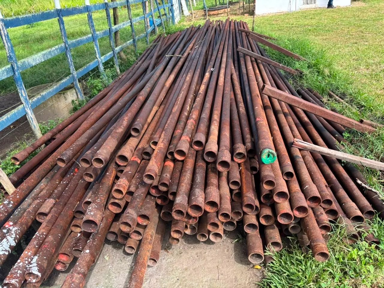 Tubos padrão petrobras 2 7/8 polegadas com 9,70 metros cada tubo - Foto 3