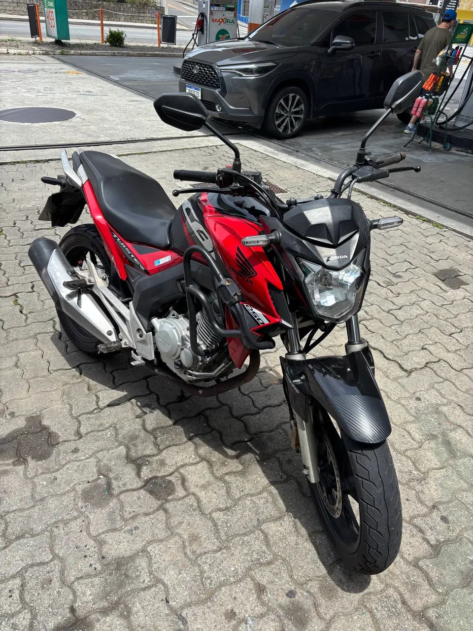 Moto CB250