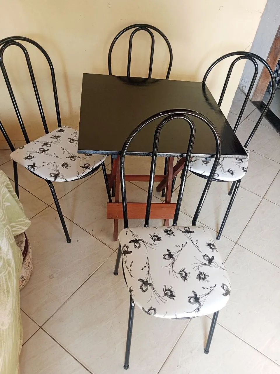 mesa de mármore com as 4 cadeiras  - Foto 5