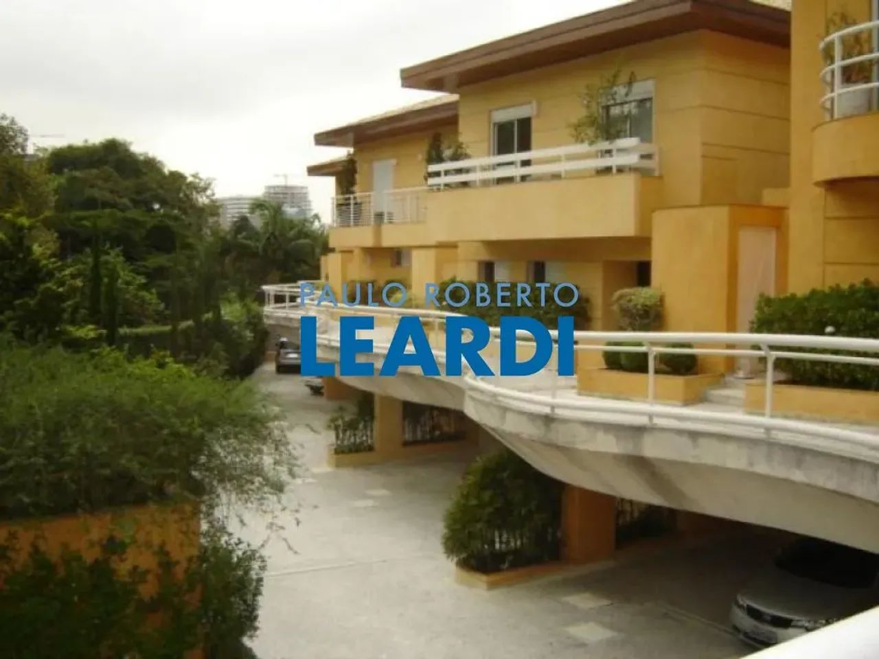 CASA EM CONDOMÍNIO - CIDADE JARDIM - SP