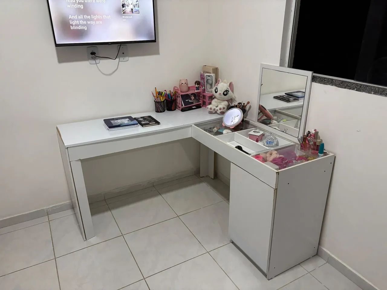 Escrivaninha e penteadeira  - Foto 2