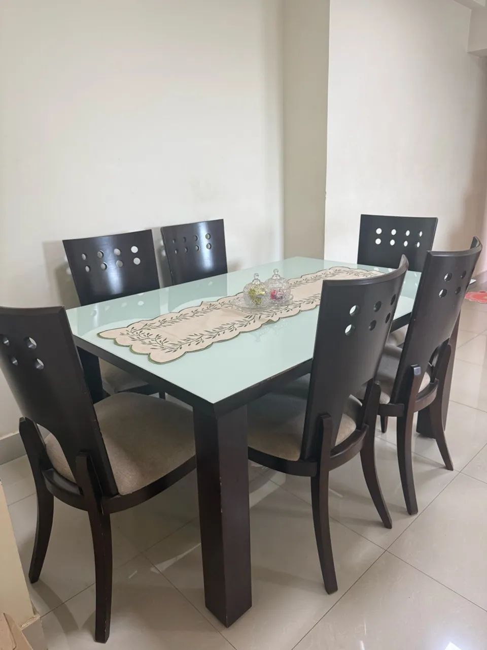 Conjunto de Mesa com Cadeiras 