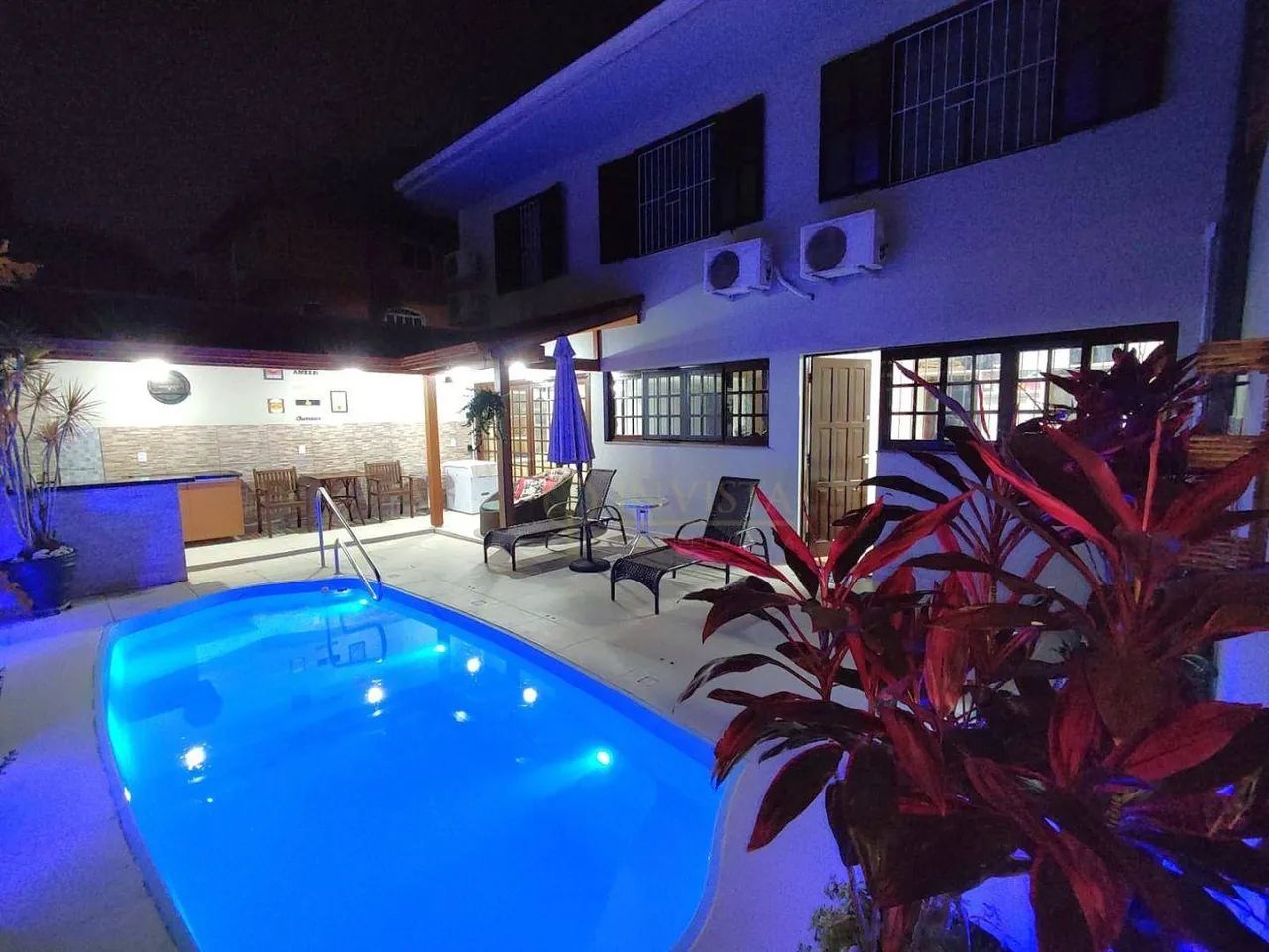 Casa com 5 quartos e Piscina à venda em Florianópolis/SC.
