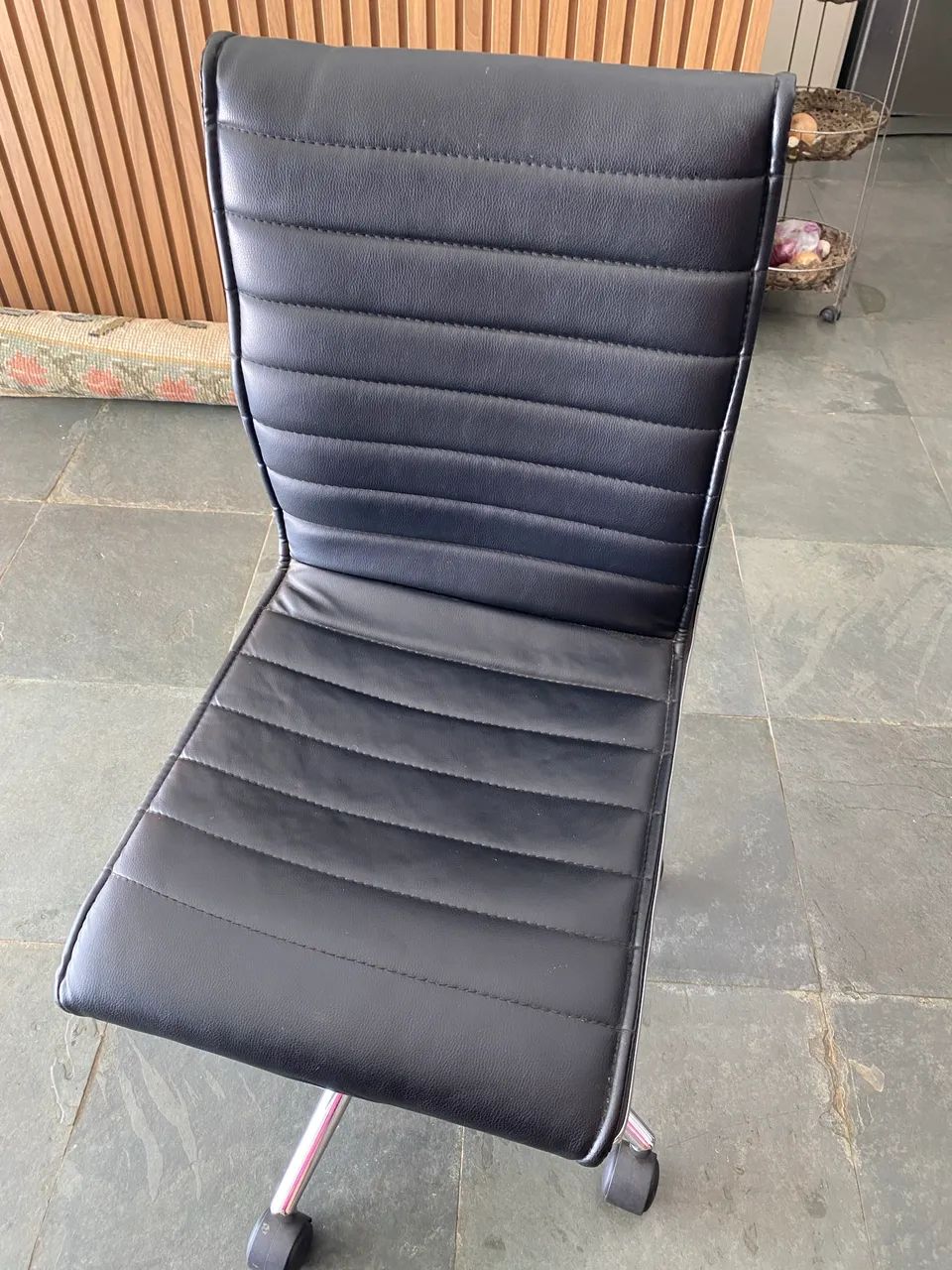 Mesa e cadeira de escritório 