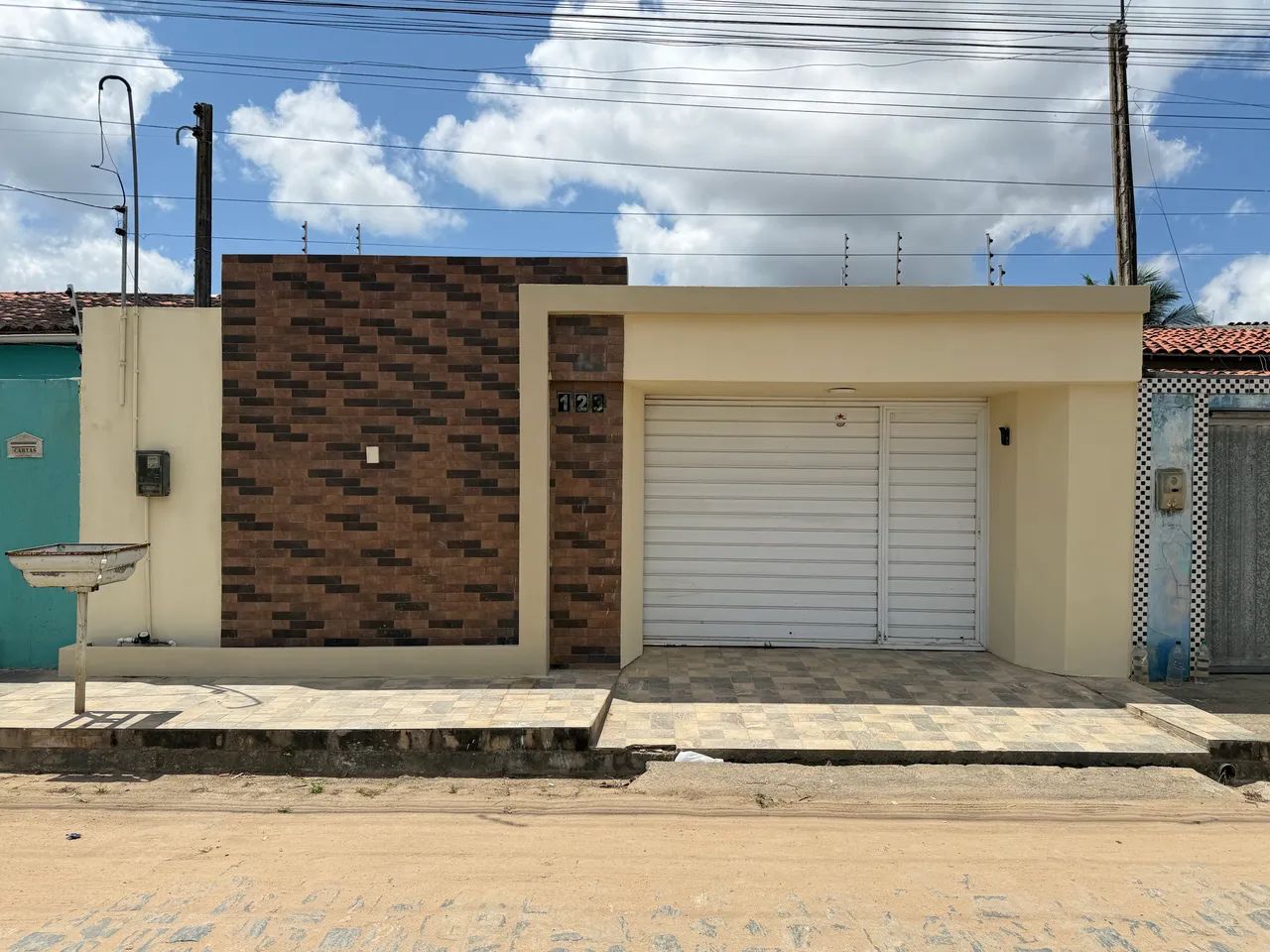 Alugo casa no Bom sucesso 1700 reais 