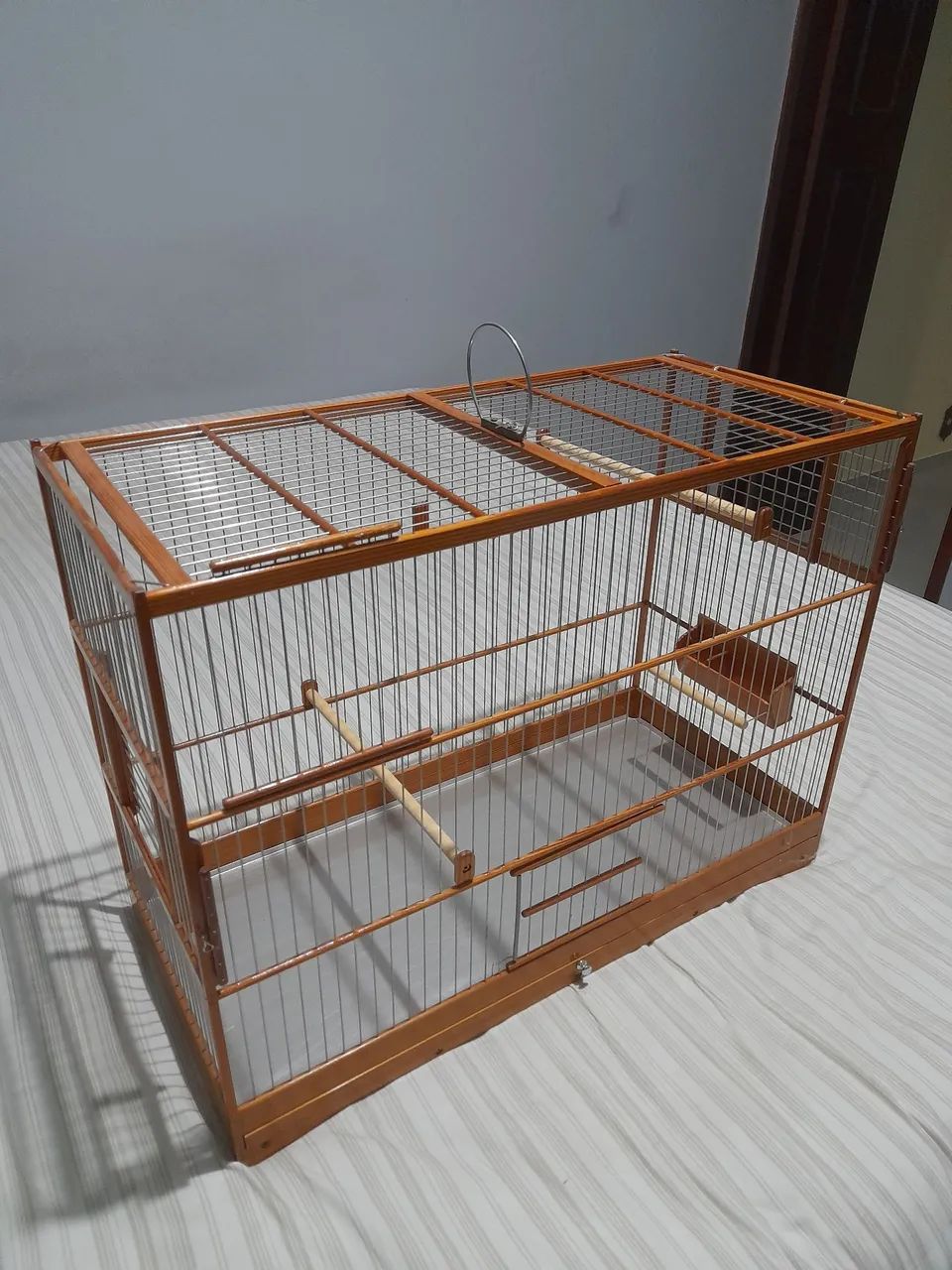 Gaiola de Pinho de Riga com grades em Inox