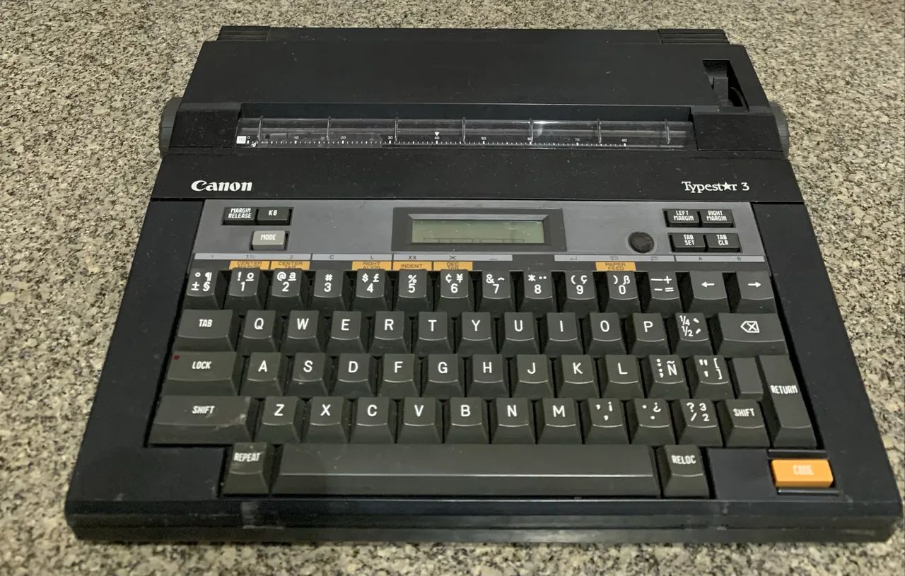 Máquina de escrever eletrônica  Cânon 