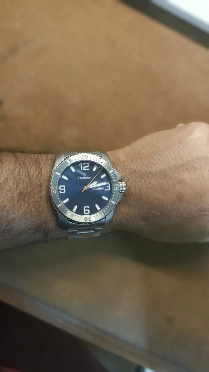 Relógio Champion Masculino de Aço Prateado Com Fundo Azul e Calendário