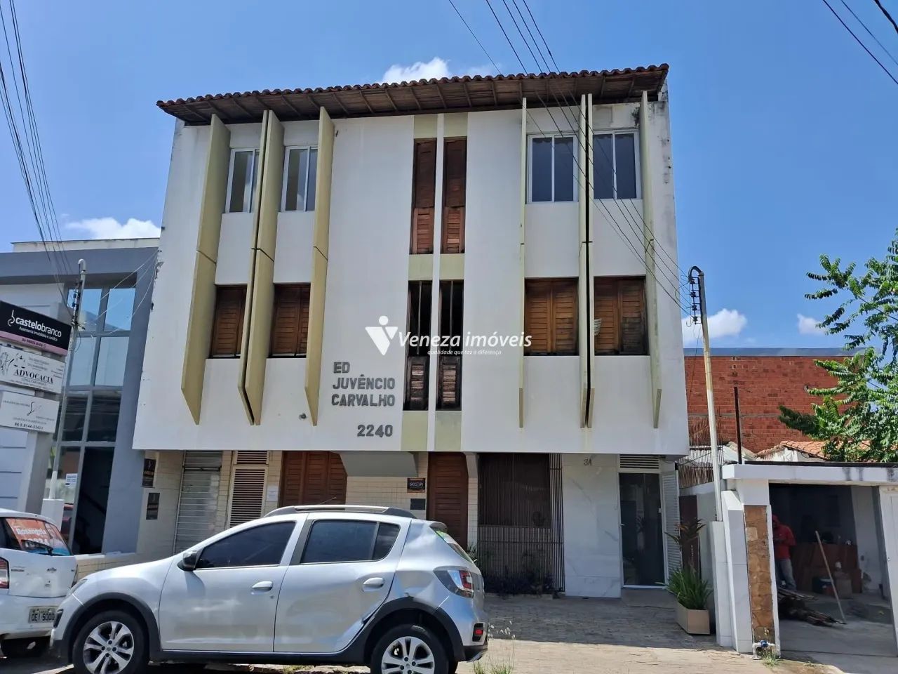 Sala comercial com 03 salas e 02 banheiros para aluguel