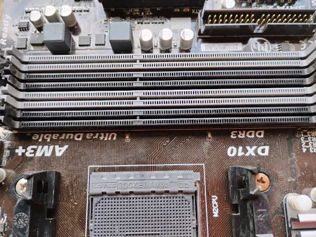Vendo Placa Mãe GIGABITE AM3+ - Foto 5