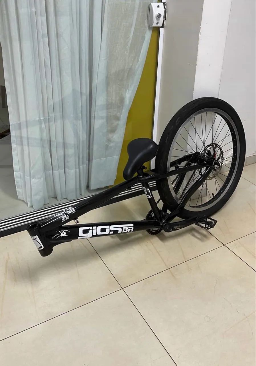 Quadro gios 4trix 2025 preto e branco