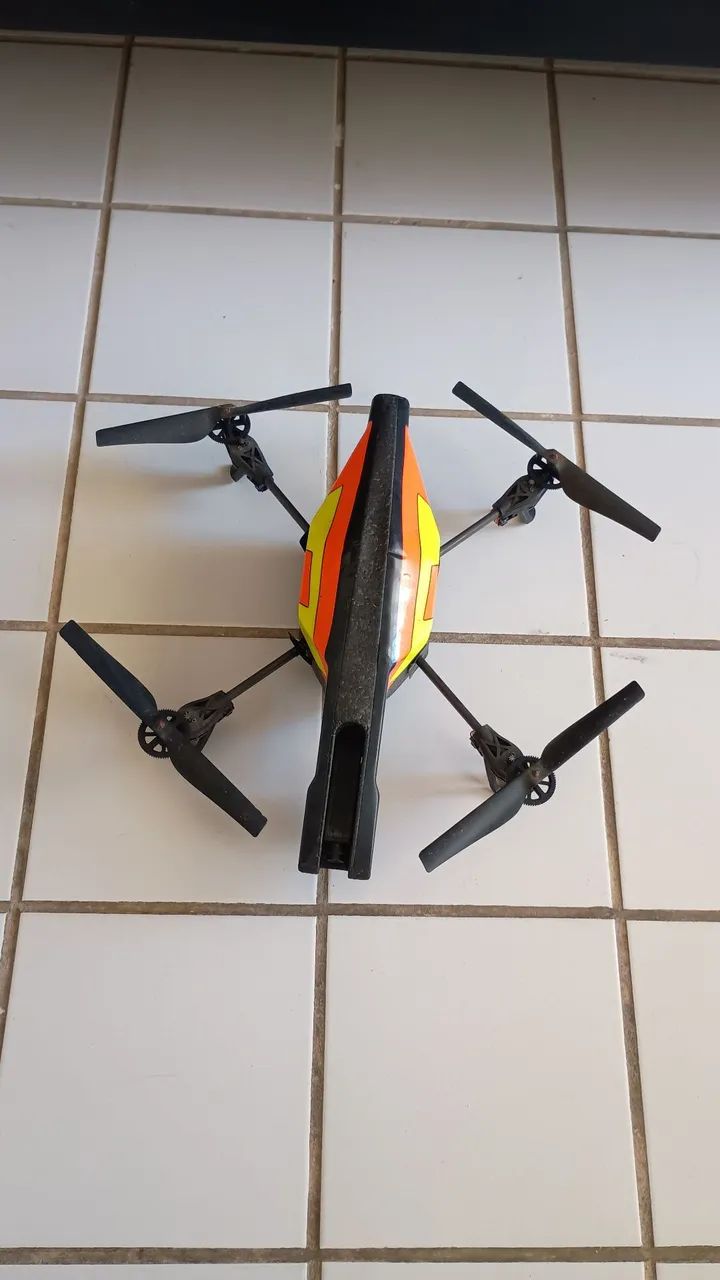 Drone Parrot AR.Drone 2.0 Power Edition com câmera HD black 2 baterias - Foto 4