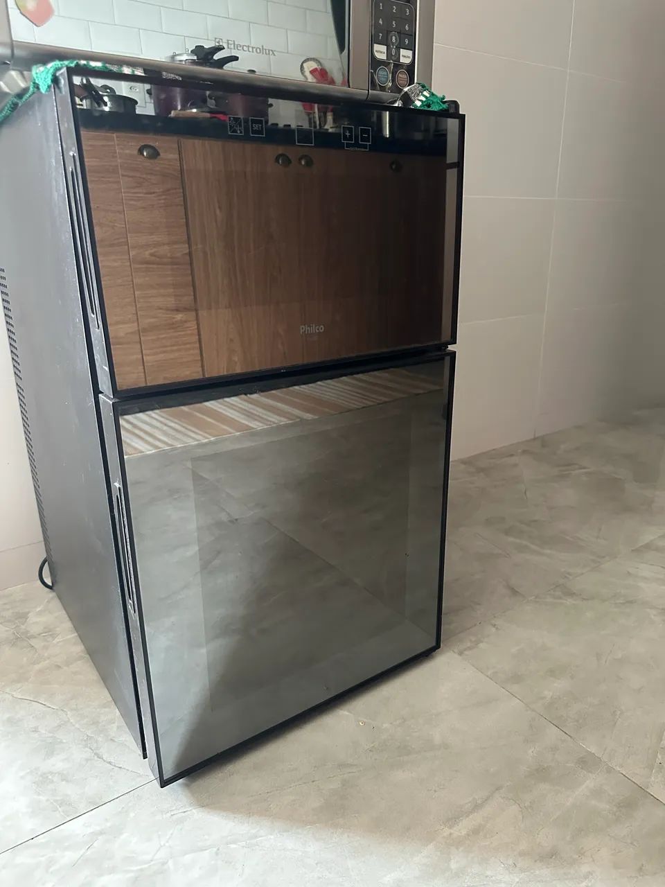 Adega climatizada Philco