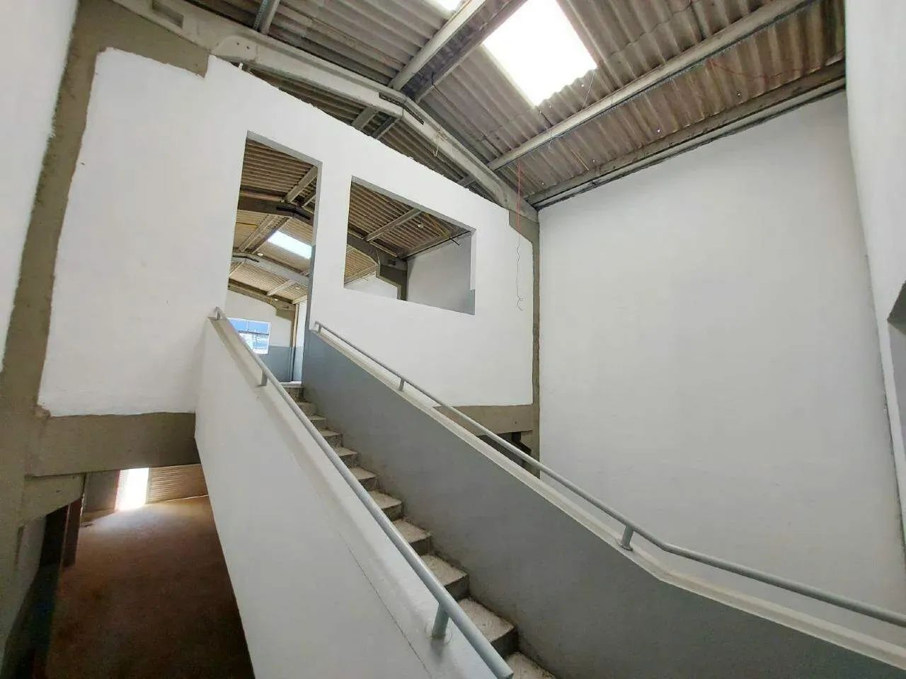 Galpão de 210m² com Mezanino na Av.Augusto Franco - Foto 5