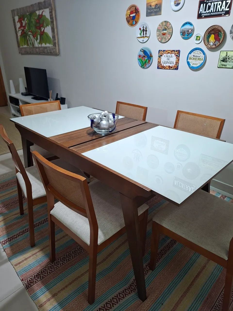 Mesa extensível com tampo de vidro e madeira com 6 cadeiras - Foto 2